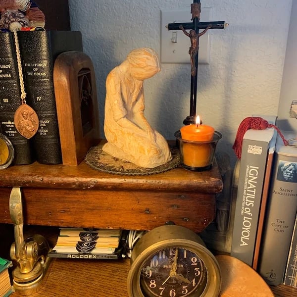 ✝️Beautiful hand cast inspirational sculpture of woman praying